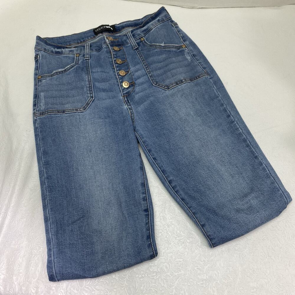 Fashion Nova Women’s Jeans Sz 9 Button Fly Light Blue Wash Preowned GUC